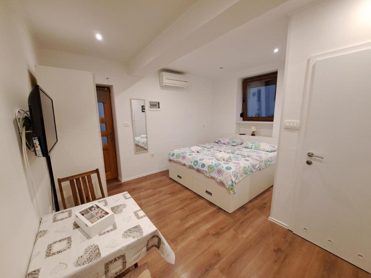 Meressa Nina&Leo Studio Apartments Novigrad  Exterior photo
