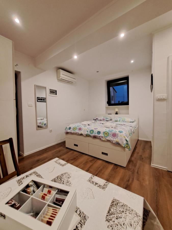 Meressa Nina&Leo Studio Apartments Novigrad  Exterior photo